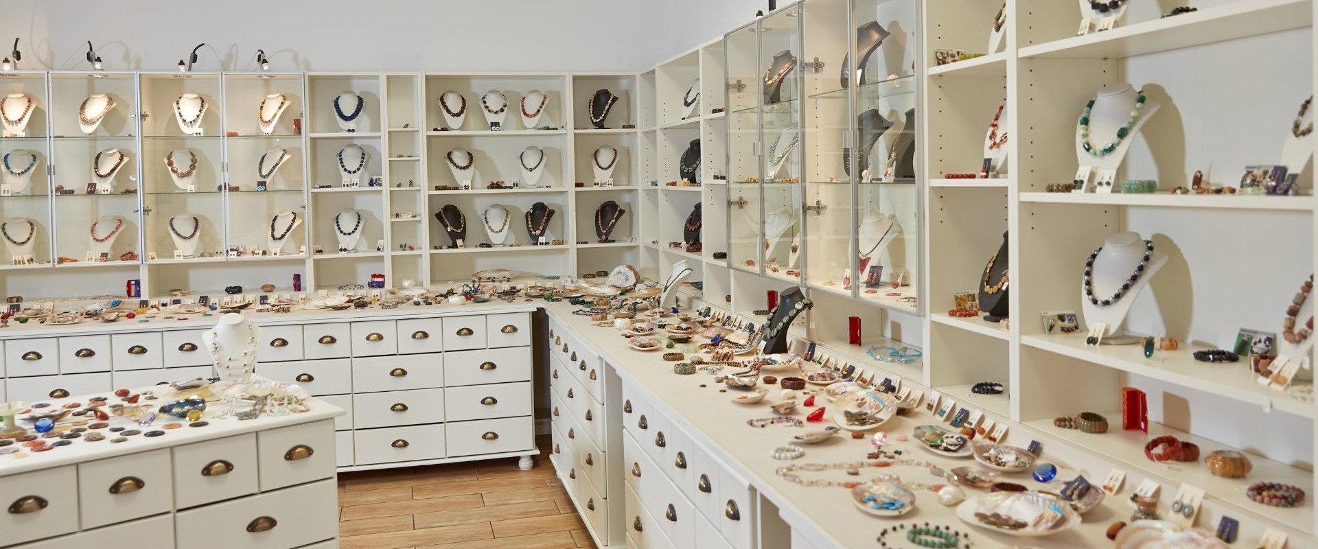Designing for Product Displays: Transform Your Space into an Attractive and Functional Showcase
